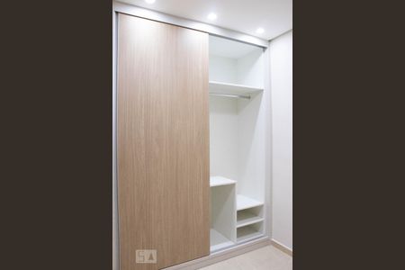 Apartamento para alugar com 55m², 2 quartos e 1 vaga Apartamento para alugar com 55m², 2 quartos e 1 vagaSuíte - armário