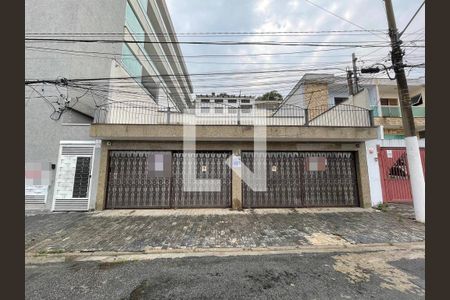 Casa à venda com 330m², 3 quartos e 4 vagasFachada