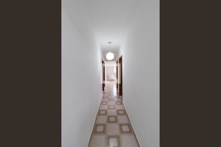 Casa à venda com 330m², 3 quartos e 4 vagasCorredor