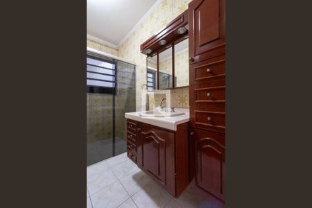 Casa à venda com 330m², 3 quartos e 4 vagasBanheiro