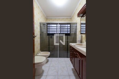 Casa à venda com 330m², 3 quartos e 4 vagasBanheiro