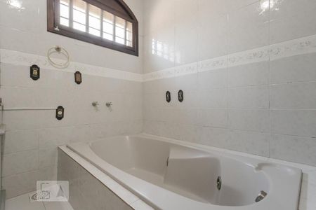 Casa à venda com 287m², 5 quartos e 3 vagasBanheiro da Suíte