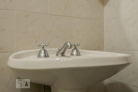 Casa à venda com 287m², 5 quartos e 3 vagasBanheiro de Serviço