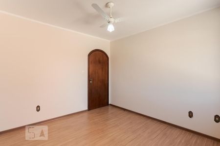 Casa à venda com 287m², 5 quartos e 3 vagasQuarto 3