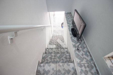 Casa à venda com 90m², 2 quartos e 2 vagas Casa à venda com 90m², 2 quartos e 2 vagasEscada