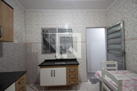 Casa à venda com 90m², 2 quartos e 2 vagas Casa à venda com 90m², 2 quartos e 2 vagasCozinha
