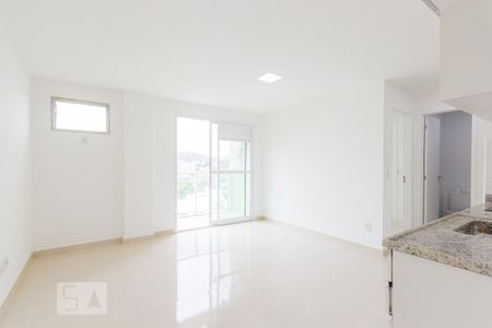 Sala/Cozinha de apartamento para alugar com 1 quarto, 40m² em Taquara, Rio de Janeiro