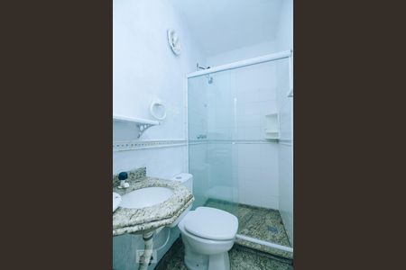 Casa à venda com 200m², 4 quartos e 4 vagasSuite - banheiro