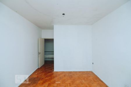 Casa à venda com 200m², 4 quartos e 4 vagasSuite