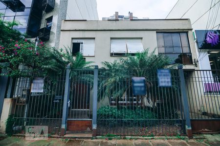 Casa à venda com 200m², 4 quartos e 4 vagasFachada