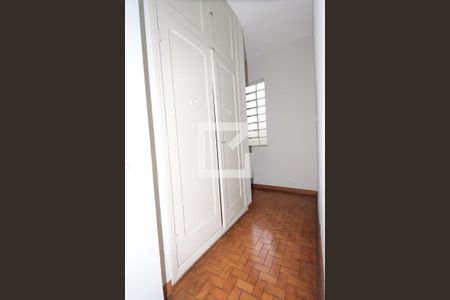 Casa à venda com 250m², 3 quartos e 2 vagasCorredor