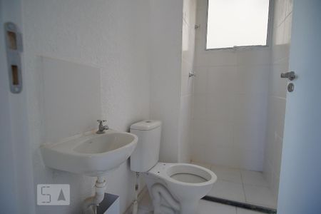 Banheiro de apartamento à venda com 2 quartos, 40m² em Rubem Berta, Porto Alegre
