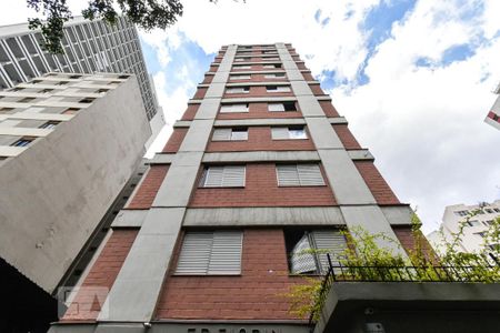 Apartamento à venda com 32m², 1 quarto e 1 vaga Apartamento à venda com 32m², 1 quarto e 1 vagaFachada