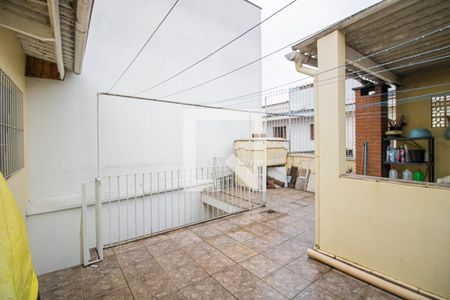 Casa à venda com 250m², 3 quartos e 2 vagas Casa à venda com 250m², 3 quartos e 2 vagasTerraço