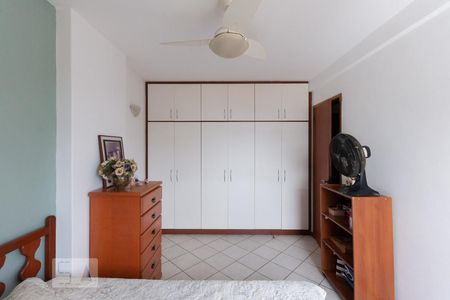 Casa de condomínio à venda com 256m², 4 quartos e 4 vagasSuíte