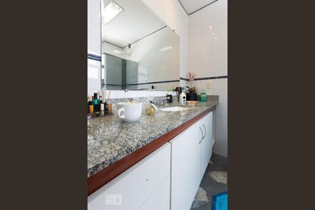 Casa de condomínio à venda com 256m², 4 quartos e 4 vagasBanheiro Suíte