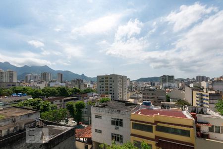 Casa de condomínio à venda com 256m², 4 quartos e 4 vagasVista