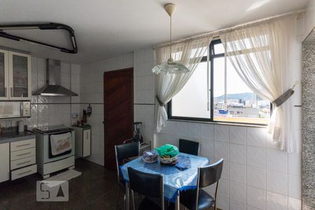 Casa de condomínio à venda com 256m², 4 quartos e 4 vagasCozinha