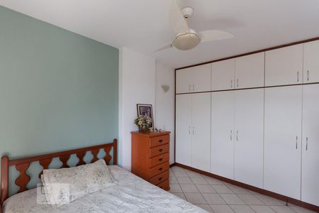 Casa de condomínio à venda com 256m², 4 quartos e 4 vagasSuíte