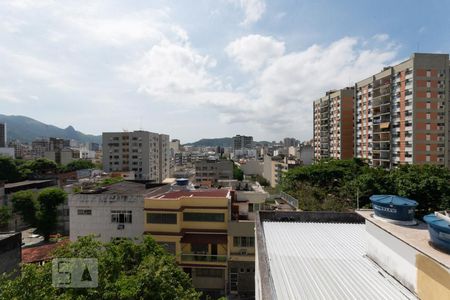 Casa de condomínio à venda com 256m², 4 quartos e 4 vagasVista