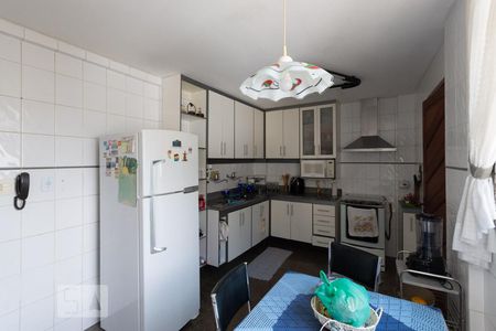 Casa de condomínio à venda com 256m², 4 quartos e 4 vagasCozinha