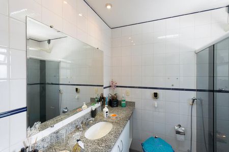 Casa de condomínio à venda com 256m², 4 quartos e 4 vagasBanheiro Suíte