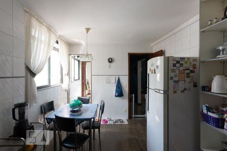 Casa de condomínio à venda com 256m², 4 quartos e 4 vagasCozinha