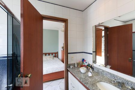 Casa de condomínio à venda com 256m², 4 quartos e 4 vagasBanheiro Suíte