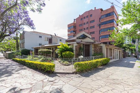 Casa à venda com 220m², 4 quartos e 2 vagasFachada