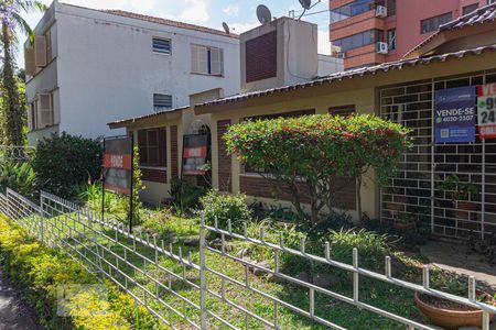 Casa à venda com 220m², 4 quartos e 2 vagasFachada