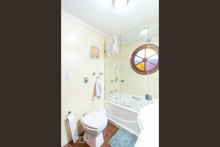 Casa à venda com 220m², 4 quartos e 2 vagasBanheiro das Semi Suítes