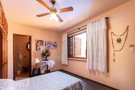 Casa à venda com 220m², 4 quartos e 2 vagasSuíte