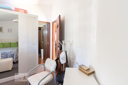 Casa à venda com 220m², 4 quartos e 2 vagasSemi Suíte 2