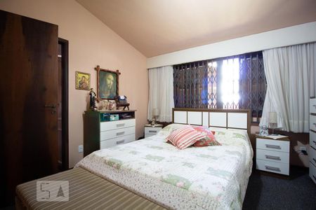 Casa à venda com 220m², 4 quartos e 2 vagasSemi Suíte 1