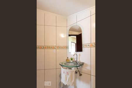 Casa à venda com 220m², 4 quartos e 2 vagasLavabo