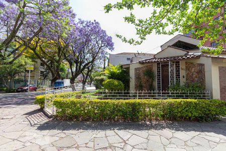 Casa à venda com 220m², 4 quartos e 2 vagasFachada