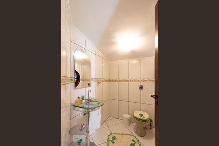 Casa à venda com 220m², 4 quartos e 2 vagasLavabo