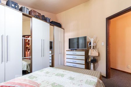 Casa à venda com 220m², 4 quartos e 2 vagasSemi Suíte 1