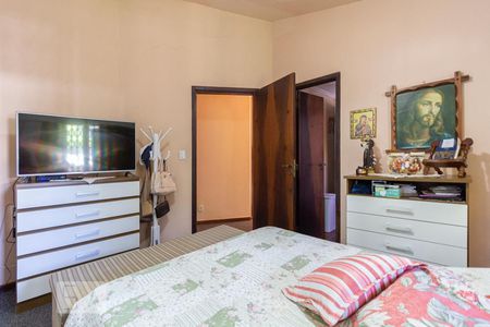 Casa à venda com 220m², 4 quartos e 2 vagasSemi Suíte 1