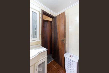 Casa à venda com 220m², 4 quartos e 2 vagasBanheiro das Semi Suítes