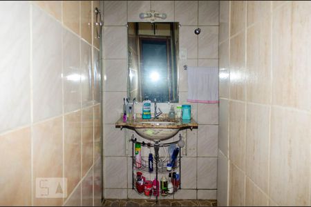 Banheiro de casa para alugar com 2 quartos, 360m² em Santa Terezinha, Belo Horizonte