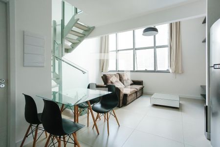 Sala de apartamento para alugar com 1 quarto, 80m² em Chácara das Pedras, Porto Alegre