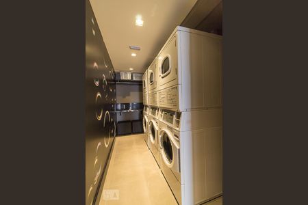 Apartamento para alugar com 80m², 1 quarto e 2 vagasÁrea comum - Lavanderia