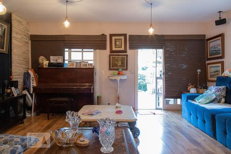 Sala de casa de condomínio à venda com 2 quartos, 236m² em Vargem Pequena, Rio de Janeiro