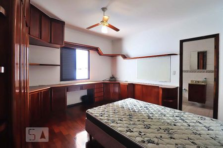Suíte 2 de casa à venda com 6 quartos, 200m² em Vila São Pedro, Santo André