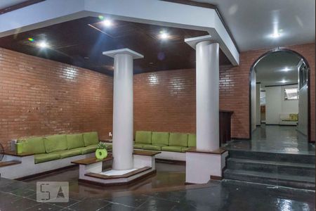 Apartamento para alugar com 70m², 2 quartos e 1 vagaÁrea em comum - Hall de entrada