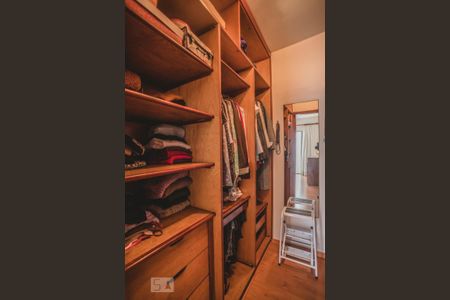Apartamento à venda com 210m², 4 quartos e 3 vagasCloset
