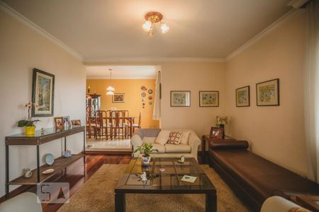 Sala de Estar de apartamento à venda com 4 quartos, 210m² em Jardim Prudência, São Paulo