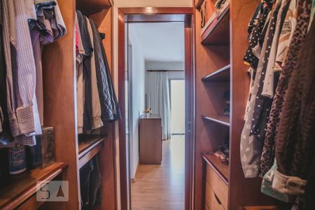 Apartamento à venda com 210m², 4 quartos e 3 vagasCloset