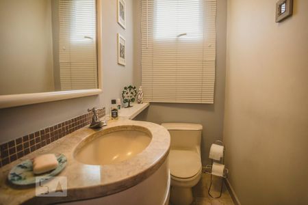 Apartamento à venda com 210m², 4 quartos e 3 vagasLavabo - Torneira